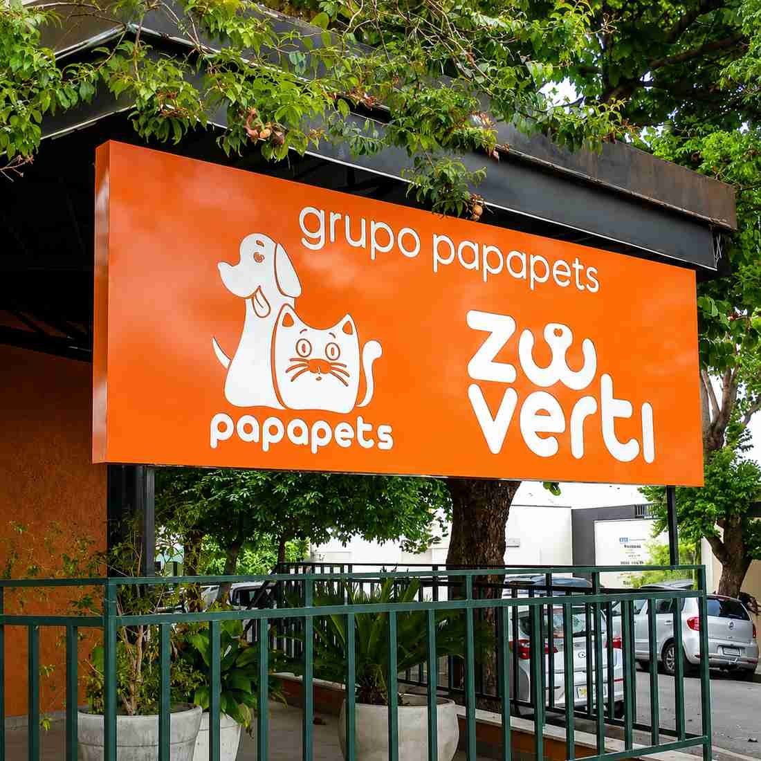 Placa em ACM Papapets Zoo Verti